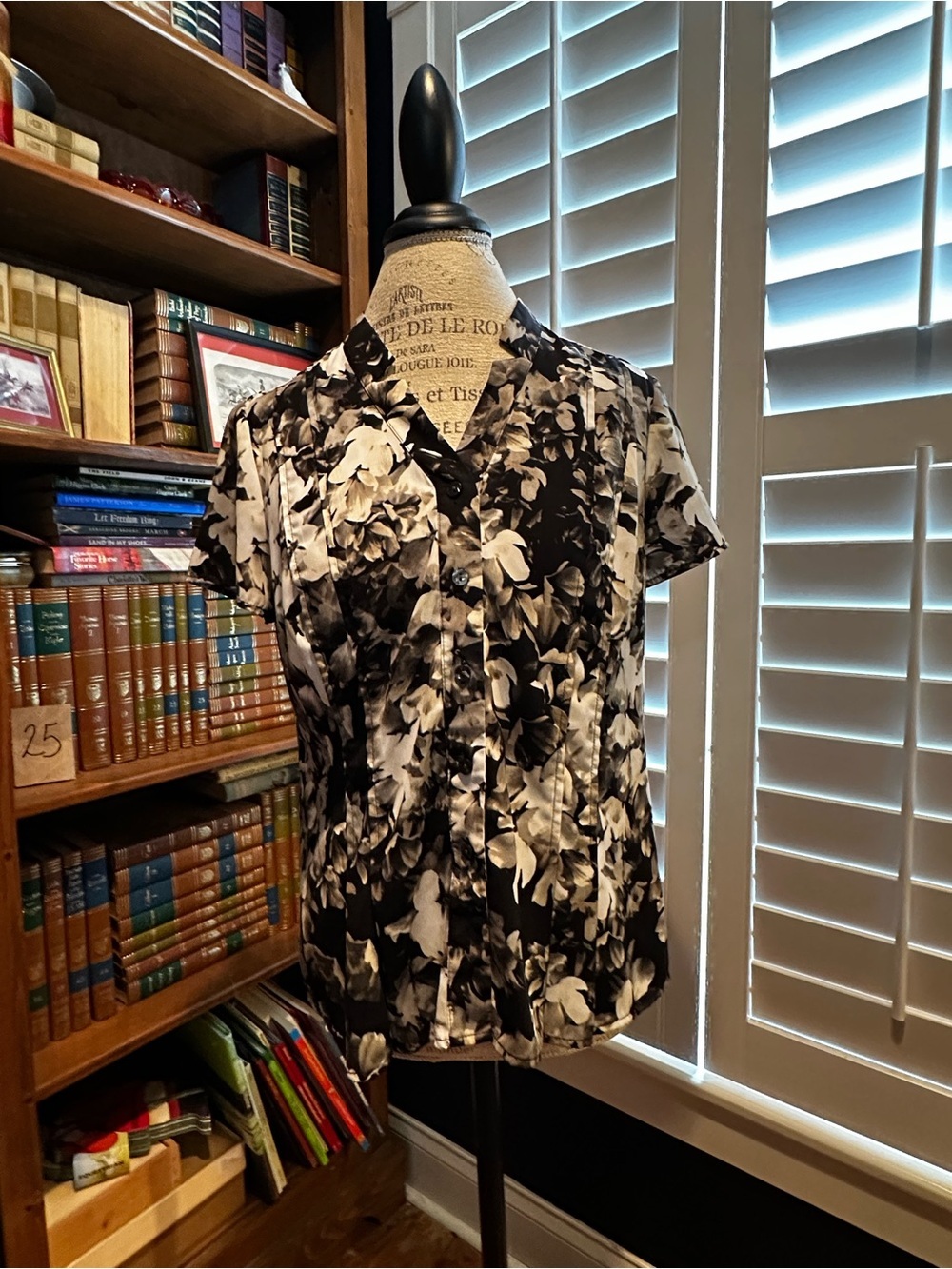 croft & barrow Black and White Floral Short Sleeve Button-Up Top